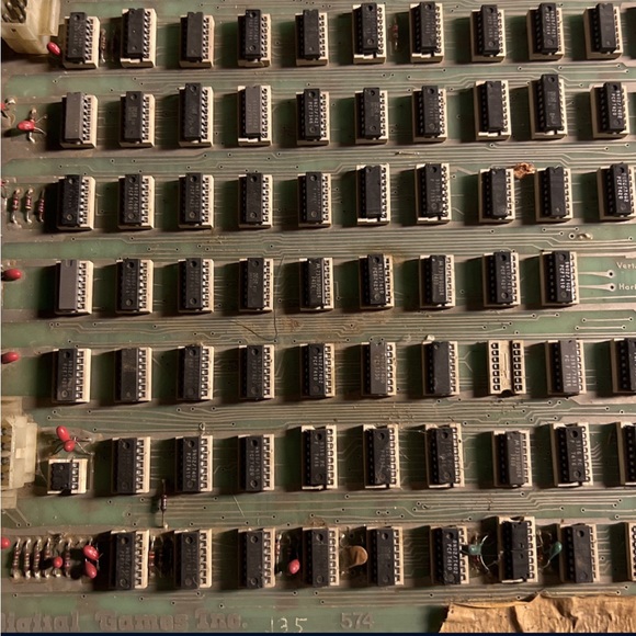 Digital Games Inc 574 Knockout ? Arcade Video Game PCB Motherboard B32 - Picture 3 of 4